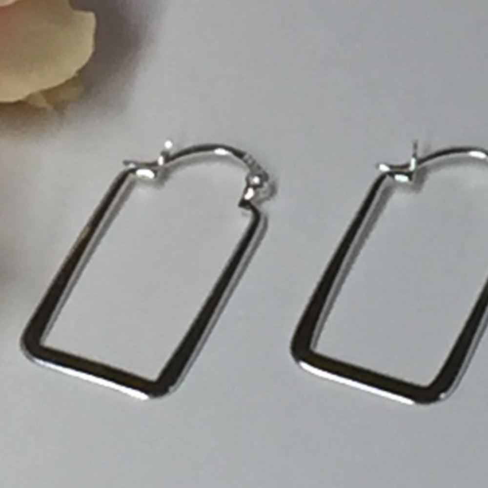 šā¤ļøSterling Silver Rectangle Hoop Earrings - Picture 3 of 5